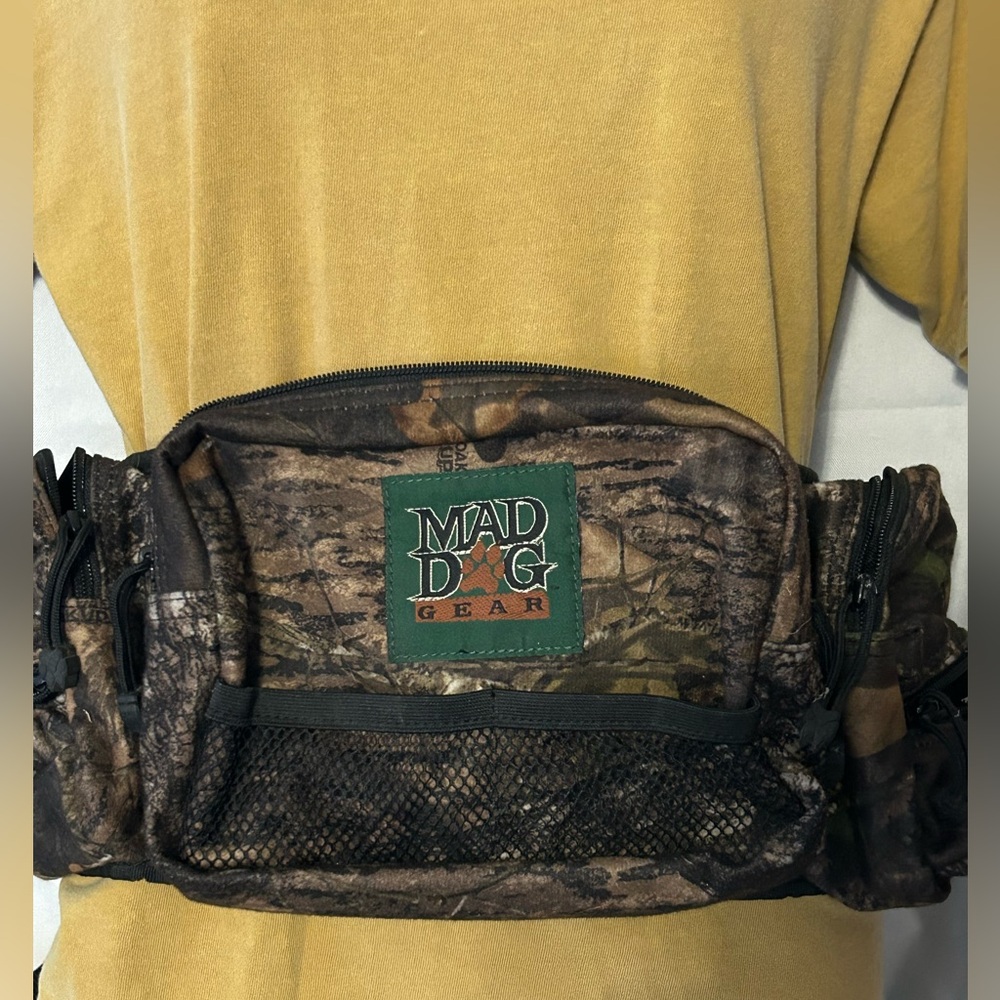 Mad Dog Gear Camo Waist Pack 7 Pockets  Hunting/Multi Use Bag. Adjustable Waist